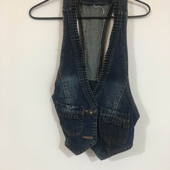 Its a sleeveless Denim jacket, size M. Fairly new. Worn only once. - Picture 1 of 1